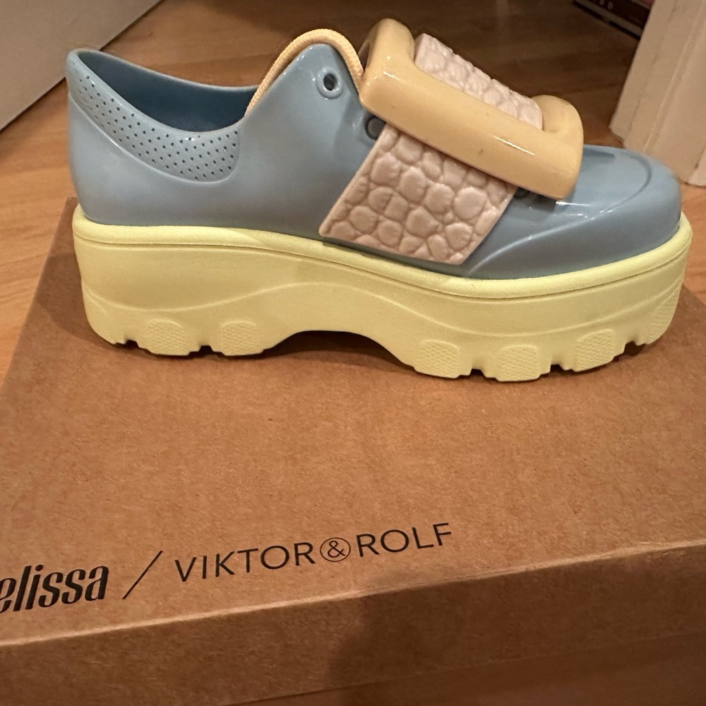 Never worn Melissa Kick Off Buckle Up x Viktor & Rolf.